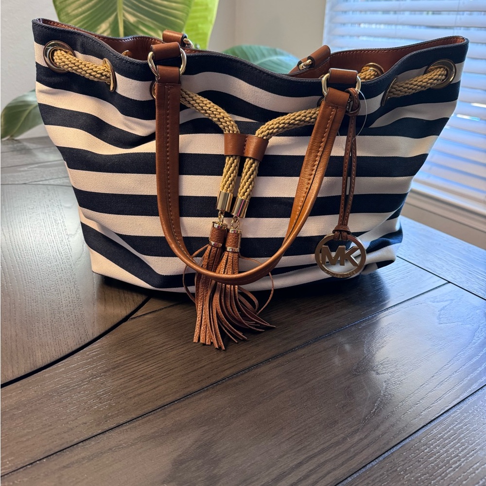 Michael Kors purse/tote. Great for beach or every day use. Never used.